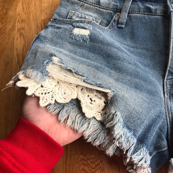 Mossimo Distressed High Rise Shorts Raw Hem Size 8 - Picture 4 of 11